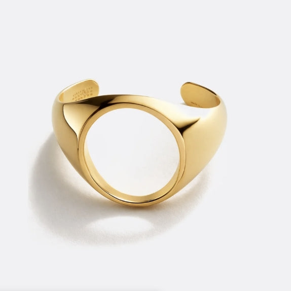 ELLIS ROSCH Jewellery presents refined pieces designed to elevate everyday style. Discover high-end necklaces, bracelets, earrings, and hoops where craftsmanship, modern design, and premium materials define timeless elegance.