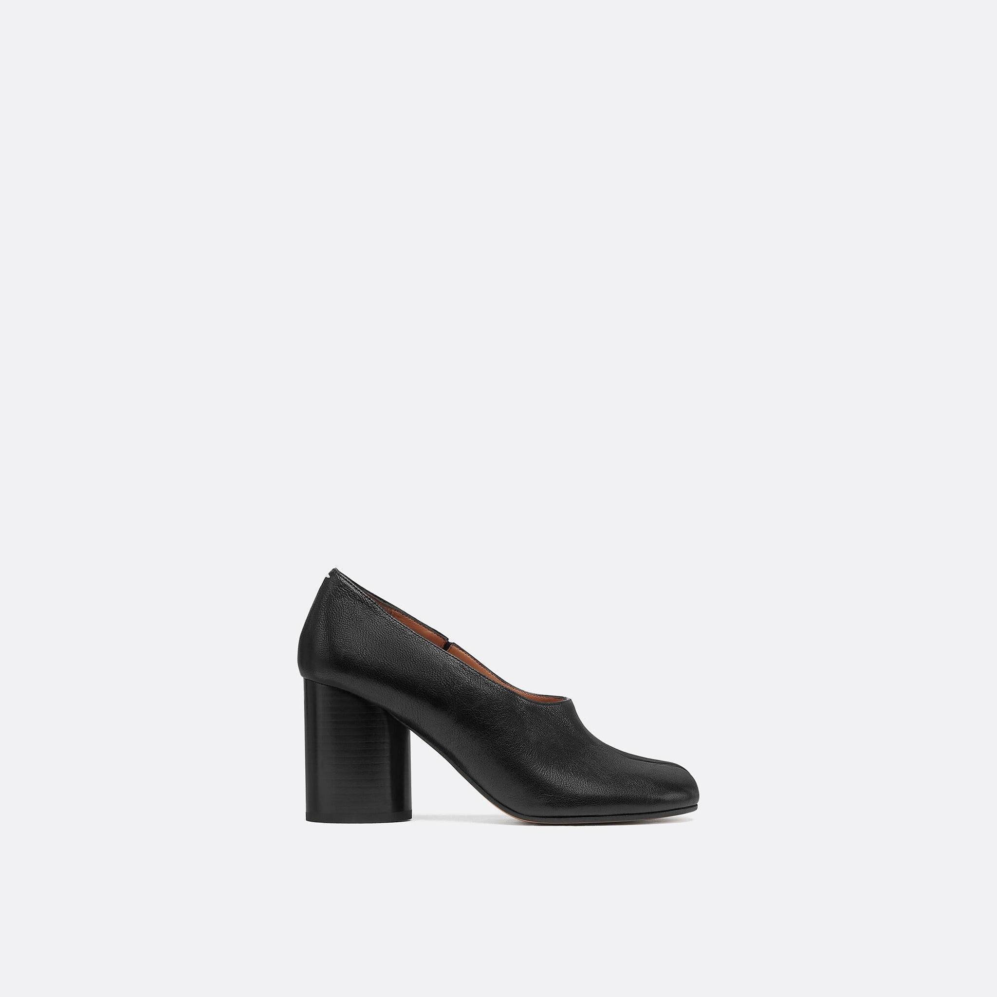 Tabi Décolleté Pump from Maison Margiela in Black