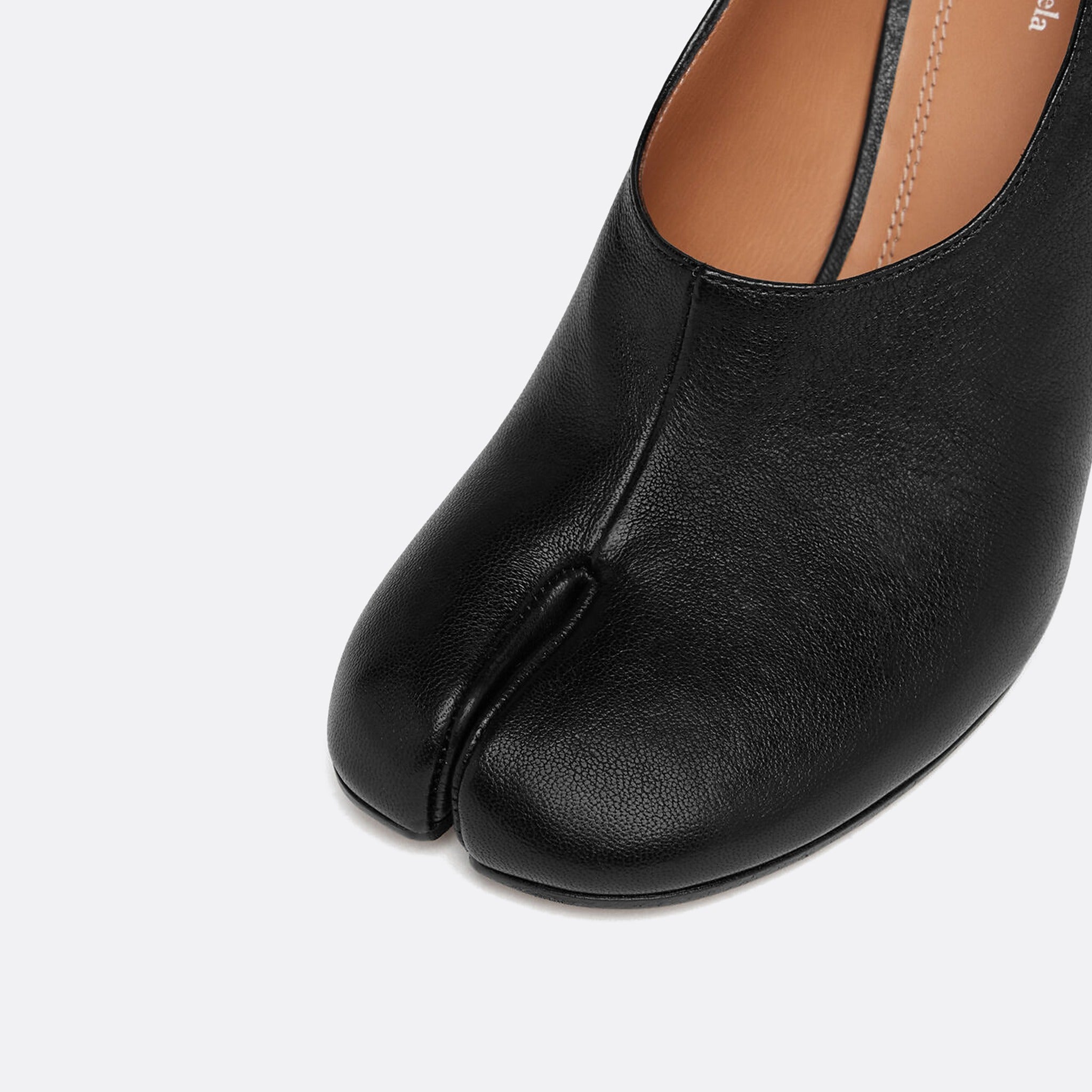 Tabi Décolleté Pump from Maison Margiela in Black