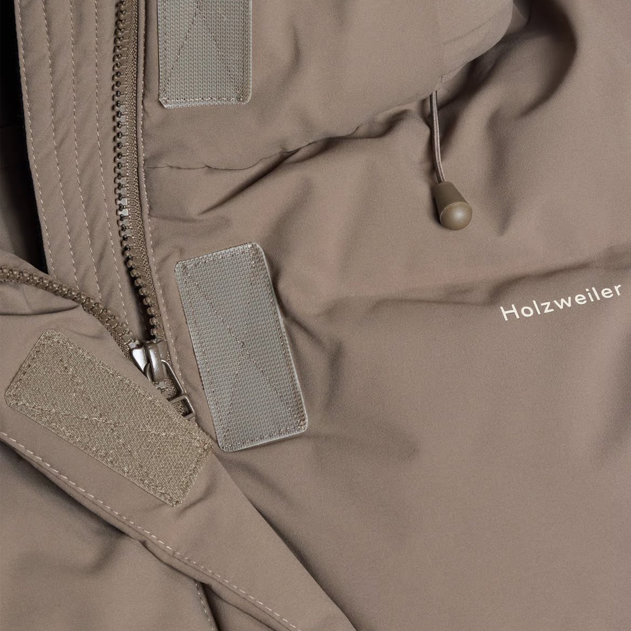 Holzweiler Besseggen Down Jacket in Taupe