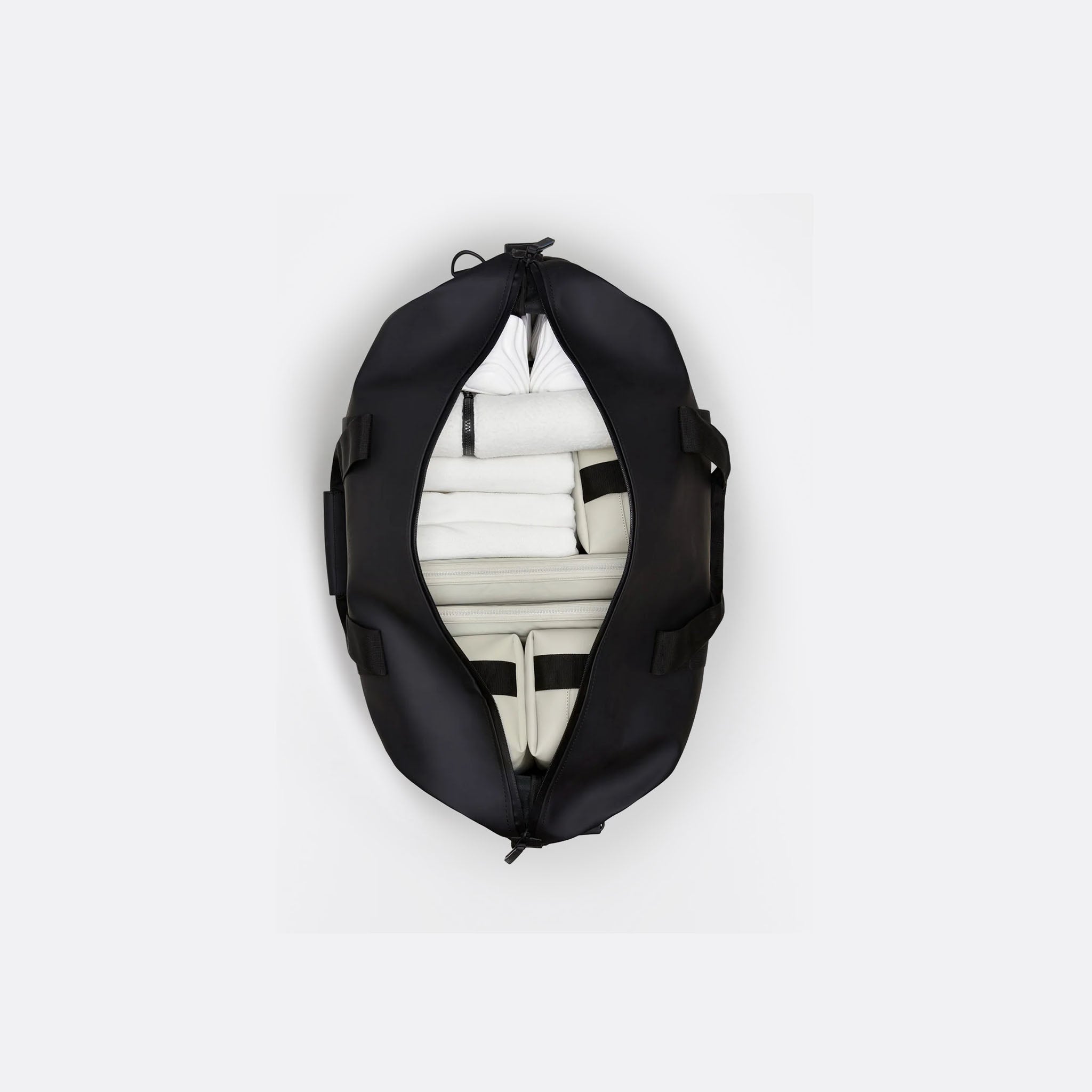 RAINS The Hilo Weekend Bag in Black