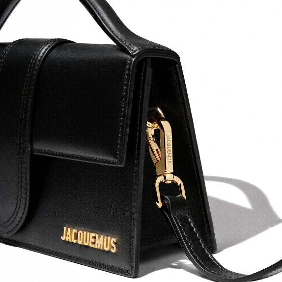 ELLIS ROSCH Designer Bags brings together contemporary statement pieces and everyday icons. Explore shoulder bags, clutches, backpacks, mini bags, and totes from leading designers — where craftsmanship, function, and modern style meet.