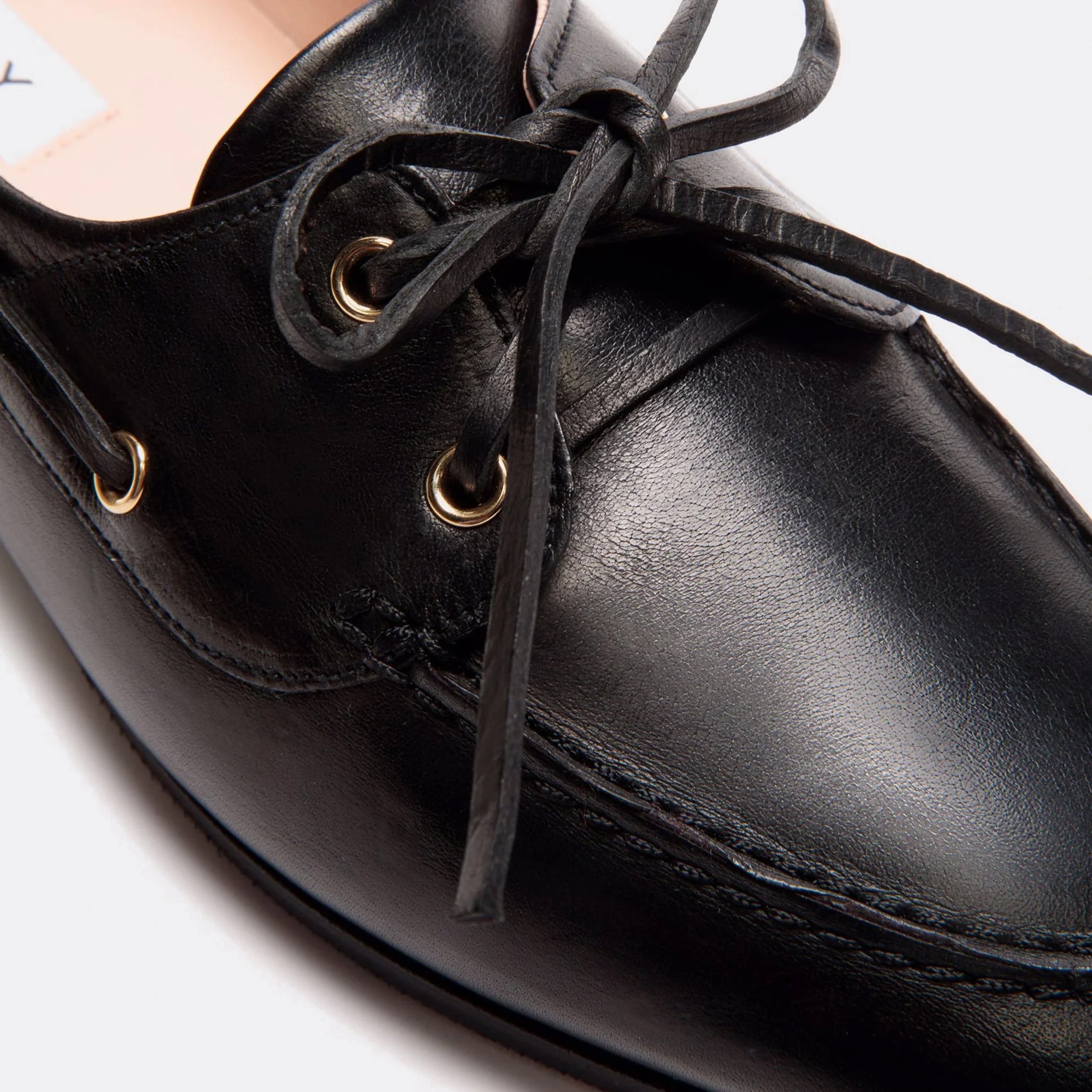 ELLIS-ROSCH_BALLY_WF002V_PlumeMoccasinInBlackLeather