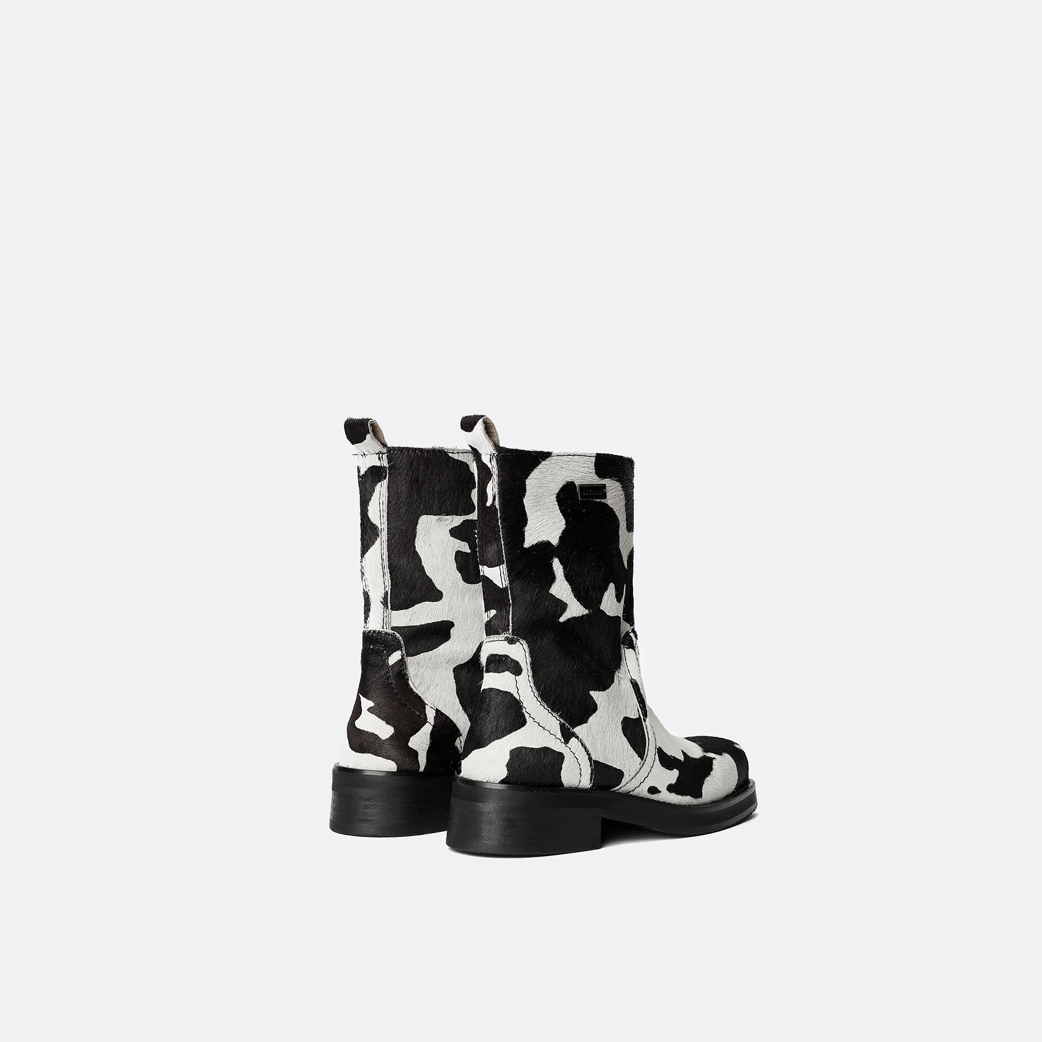 Soulland Delaware Pony Boots in White and Black
