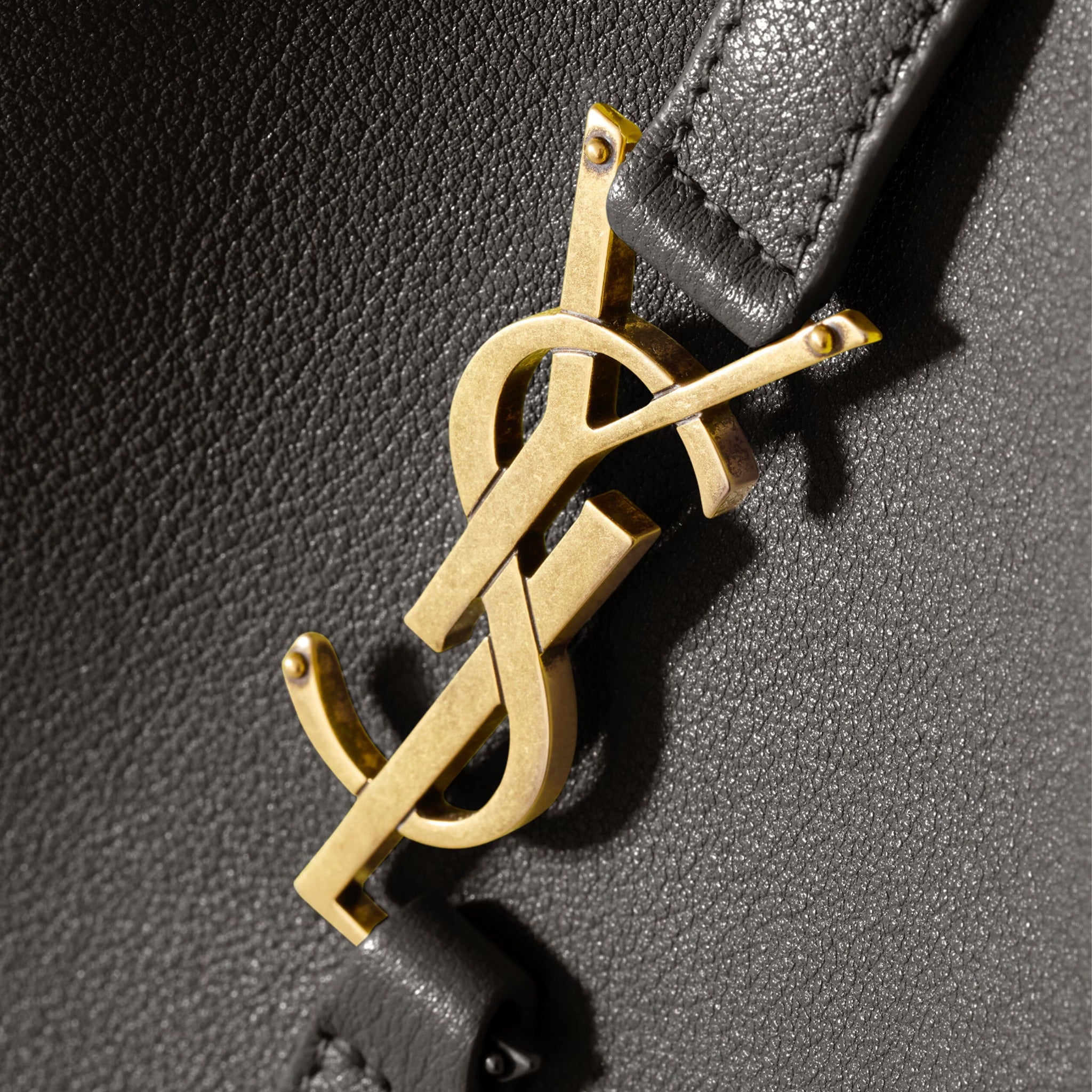 Le 5 à 7 Supple Small Shoulder Bag from Saint Laurent