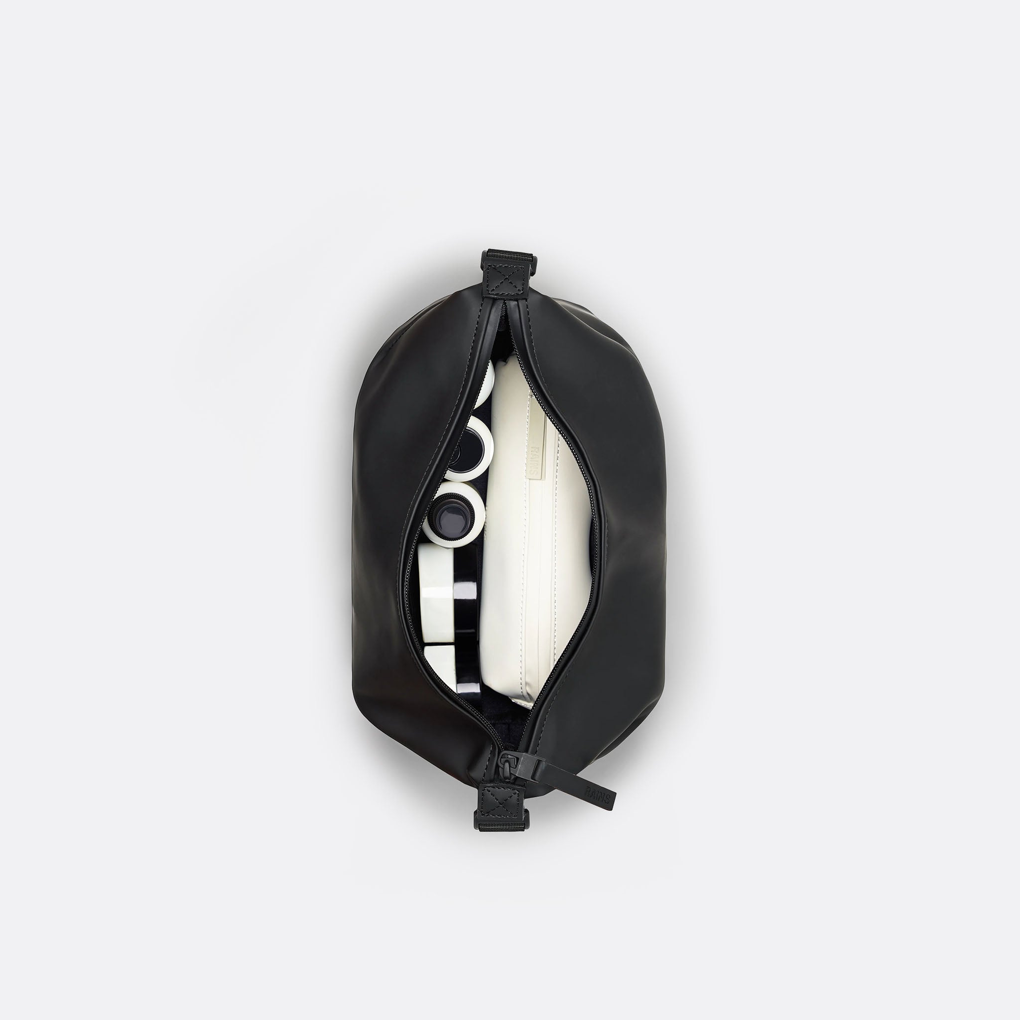 RAINS The Hilo Wash Bag in Black