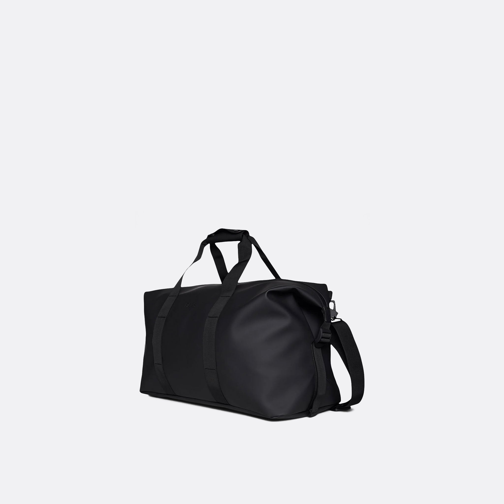 RAINS The Hilo Weekend Bag in Black