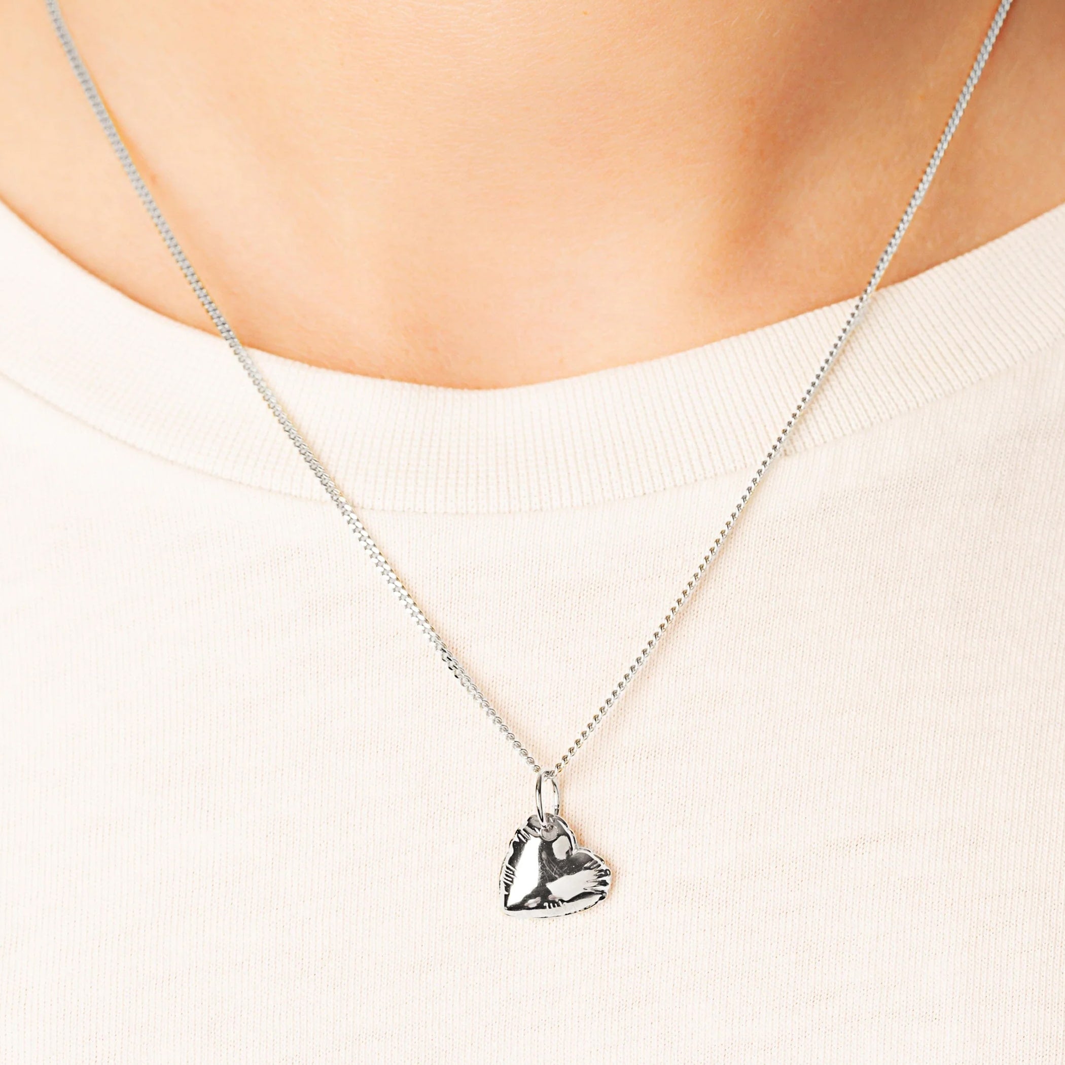Vibe-Harslof_ELLIS-ROSCH__Heart_Pendant